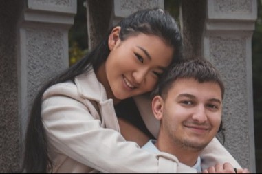 SRPSKA SNAJKA IZ KINE OBJAVOM ODUŠEVILA NACIJU Savladala sve naše običaje, a sada je otkrila najlepšu vest! (FOTO)